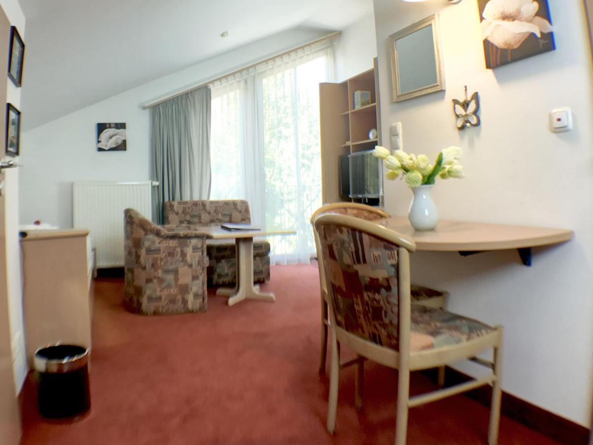 Appartement-Hotel Sibyllenbad Neualbenreuth Exterior photo
